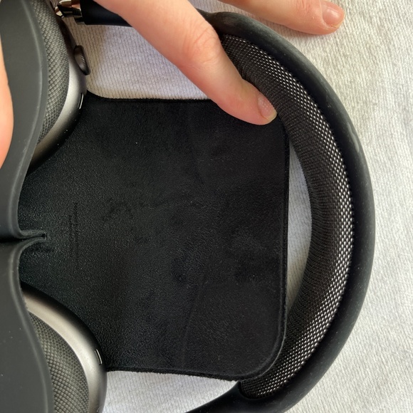 Apple AirPods Max – Space Gray — Excellent Condition (No Box/Cables, Case Includ - Picture 3 of 9